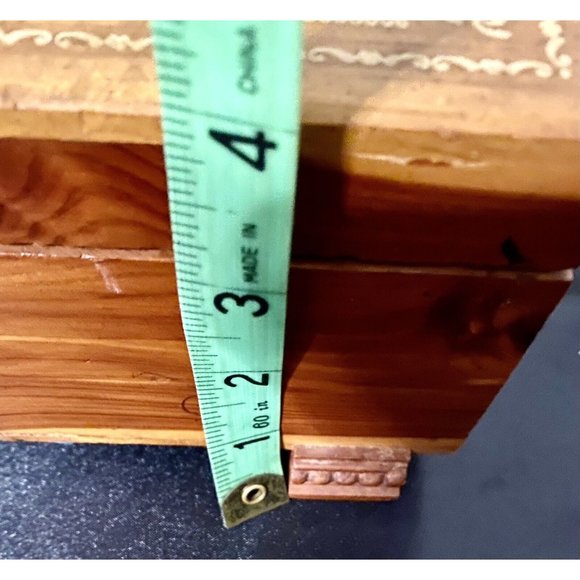 Vintage Cedar Hinged Footed Jewelry Trinkets Keepsakes Box W Print 11x6x4 In - Picture 6 of 9